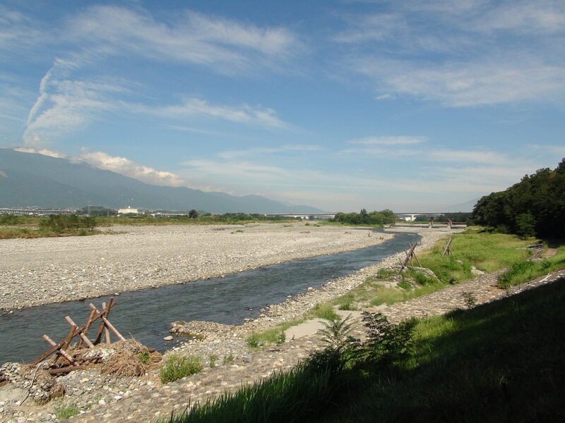 Shingen-embankment-and-Kamanashi-River