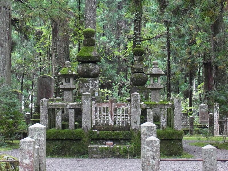 grave-of-Takeda-Shingen-and-Katsuyori